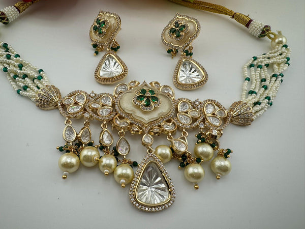 Tyaani Inspired Premium fusion Necklace Choker ser with HQ kundan, Mother of Pearls, pearls