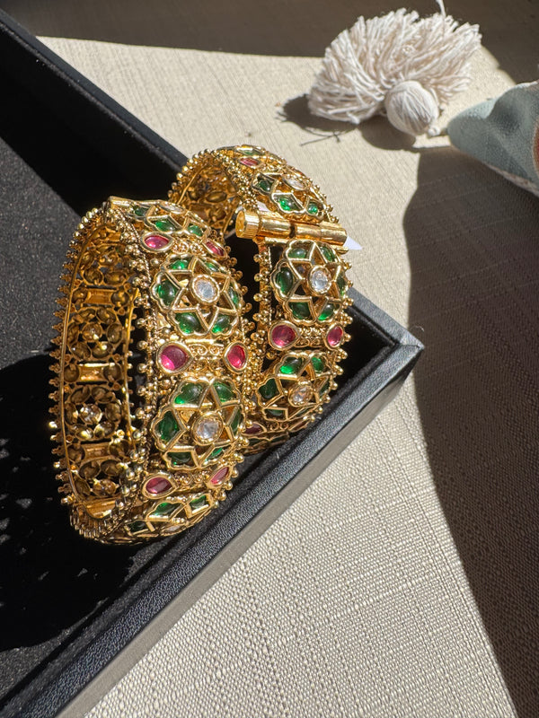 Rajwadi, pachi kundan, Moissanite Kundan Openable Bangle Set (size-2.4", Fits 2.6" upto wrists sizes)