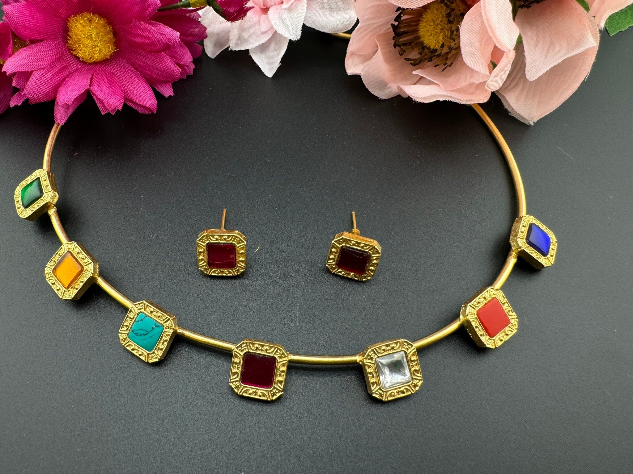 Premium Quality Multicolor stone, Kundan Matt Gold Hasli Necklace with studs earring/Indian jewelry/Sleek Necklace set/Bridesmaids gift