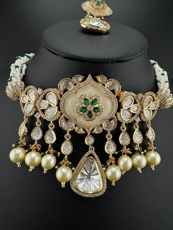 Tyaani Inspired Premium fusion Necklace Choker ser with HQ kundan, Mother of Pearls, pearls