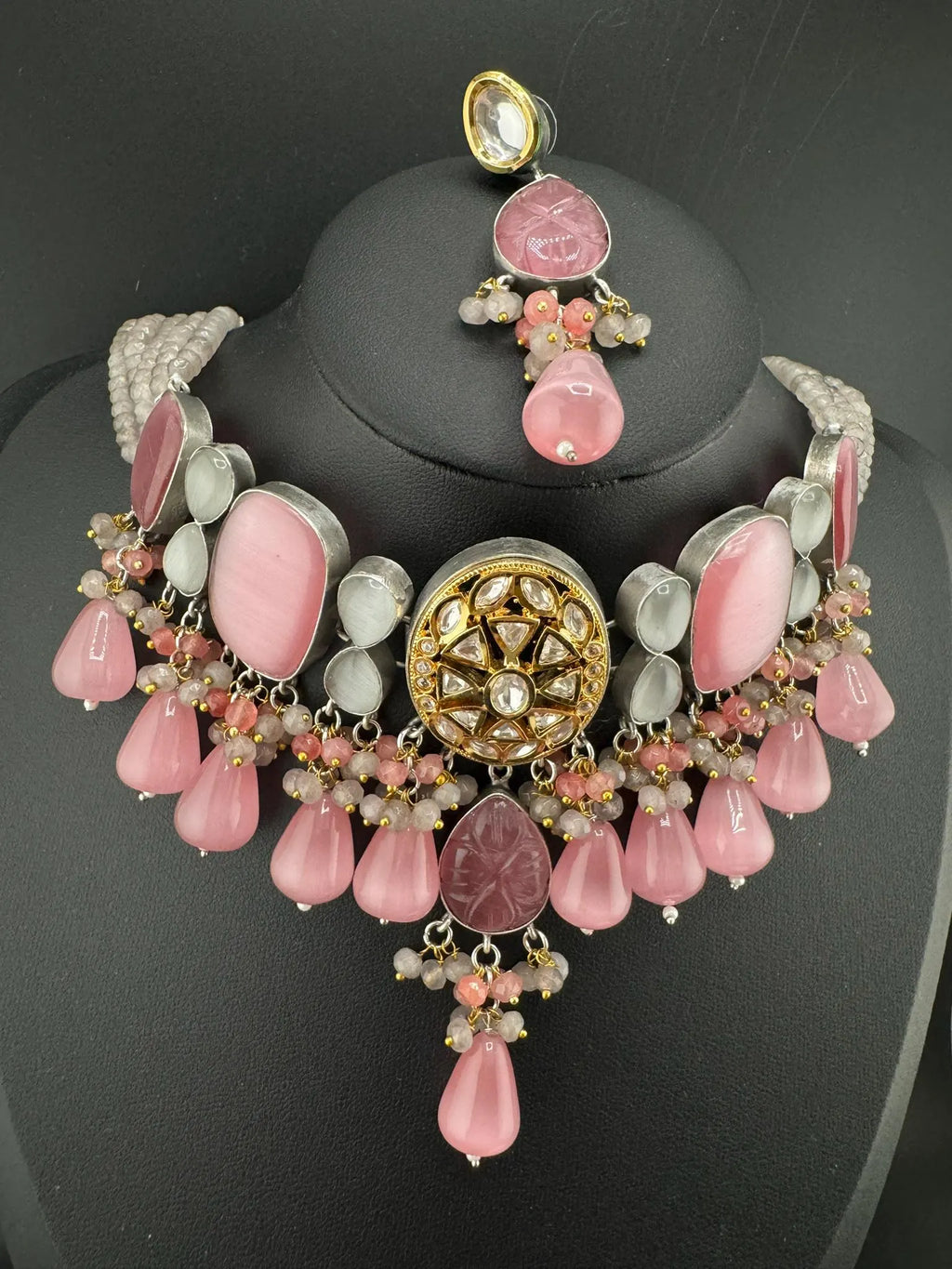 Premium fusion Choker Necklace set with HQ Moissanite kundan, onyx beads and carved stone