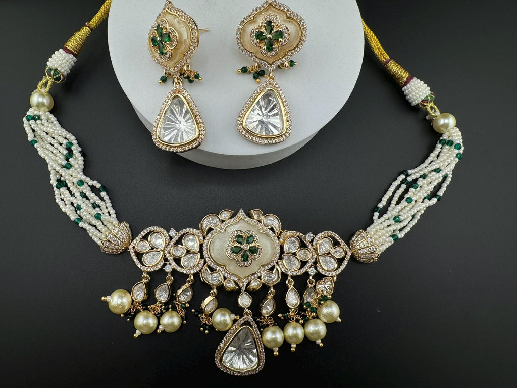 Tyaani Inspired Premium fusion Necklace Choker ser with HQ kundan, Mother of Pearls, pearls