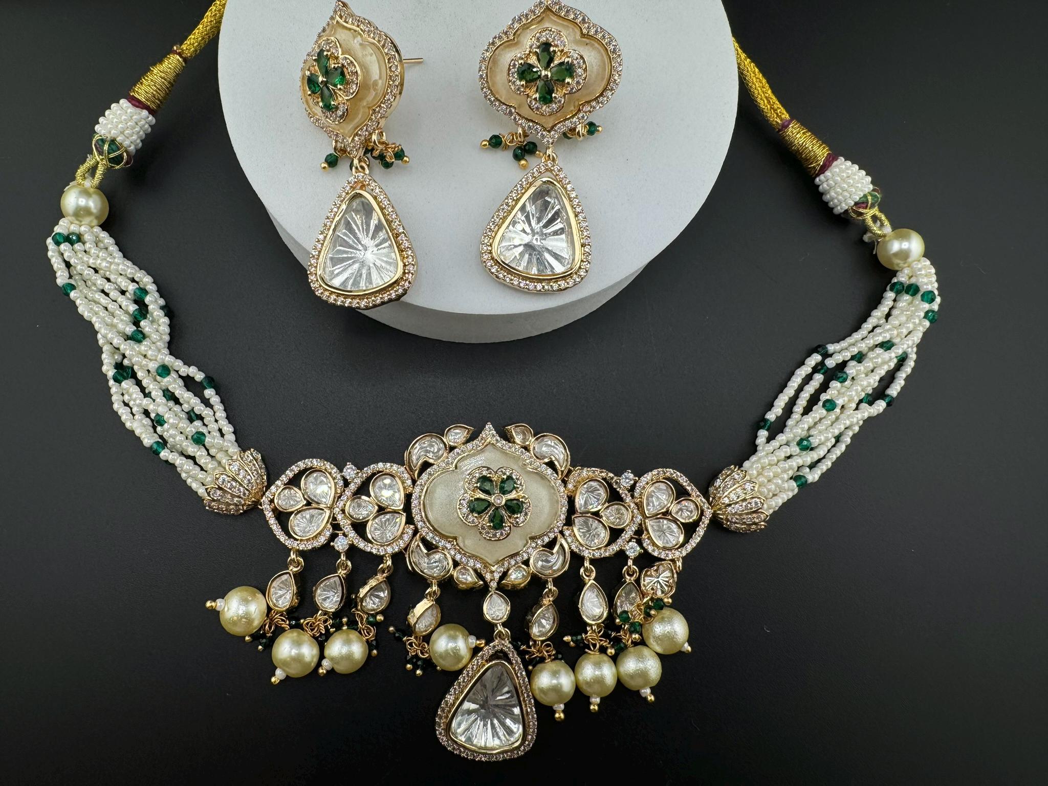 Tyaani Inspired Premium fusion Necklace Choker ser with HQ kundan, Mother of Pearls, pearls