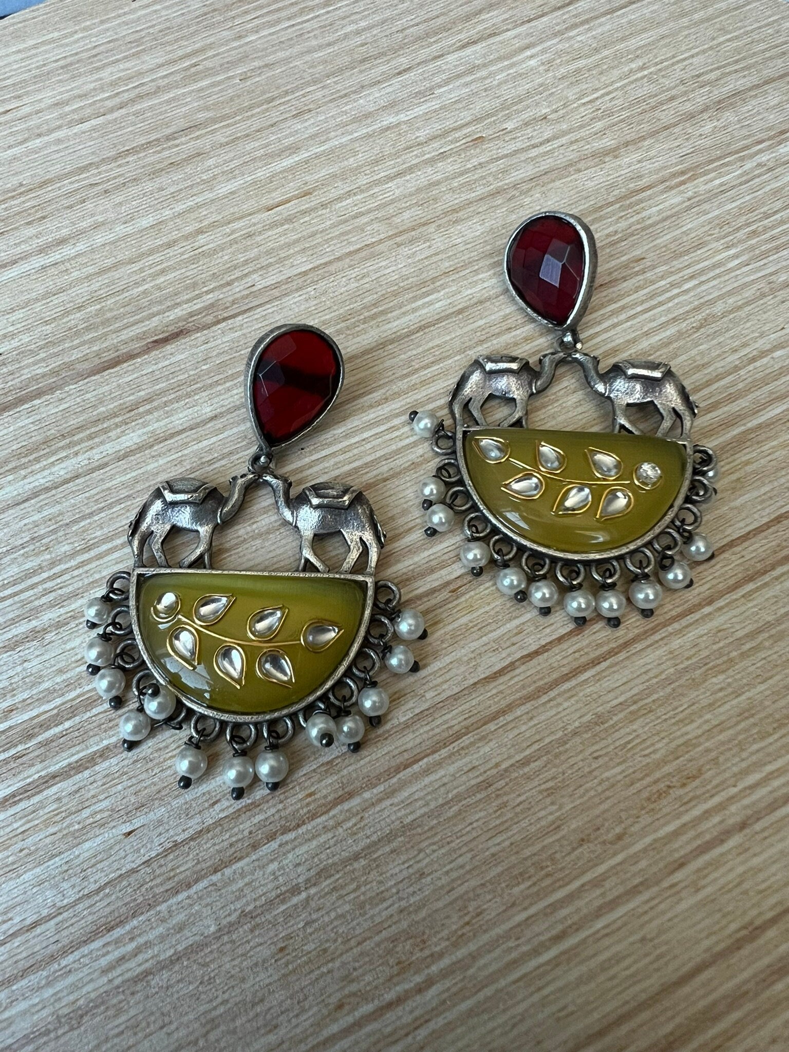 Yellow oxidized silver earring with Camels, stones and pearls