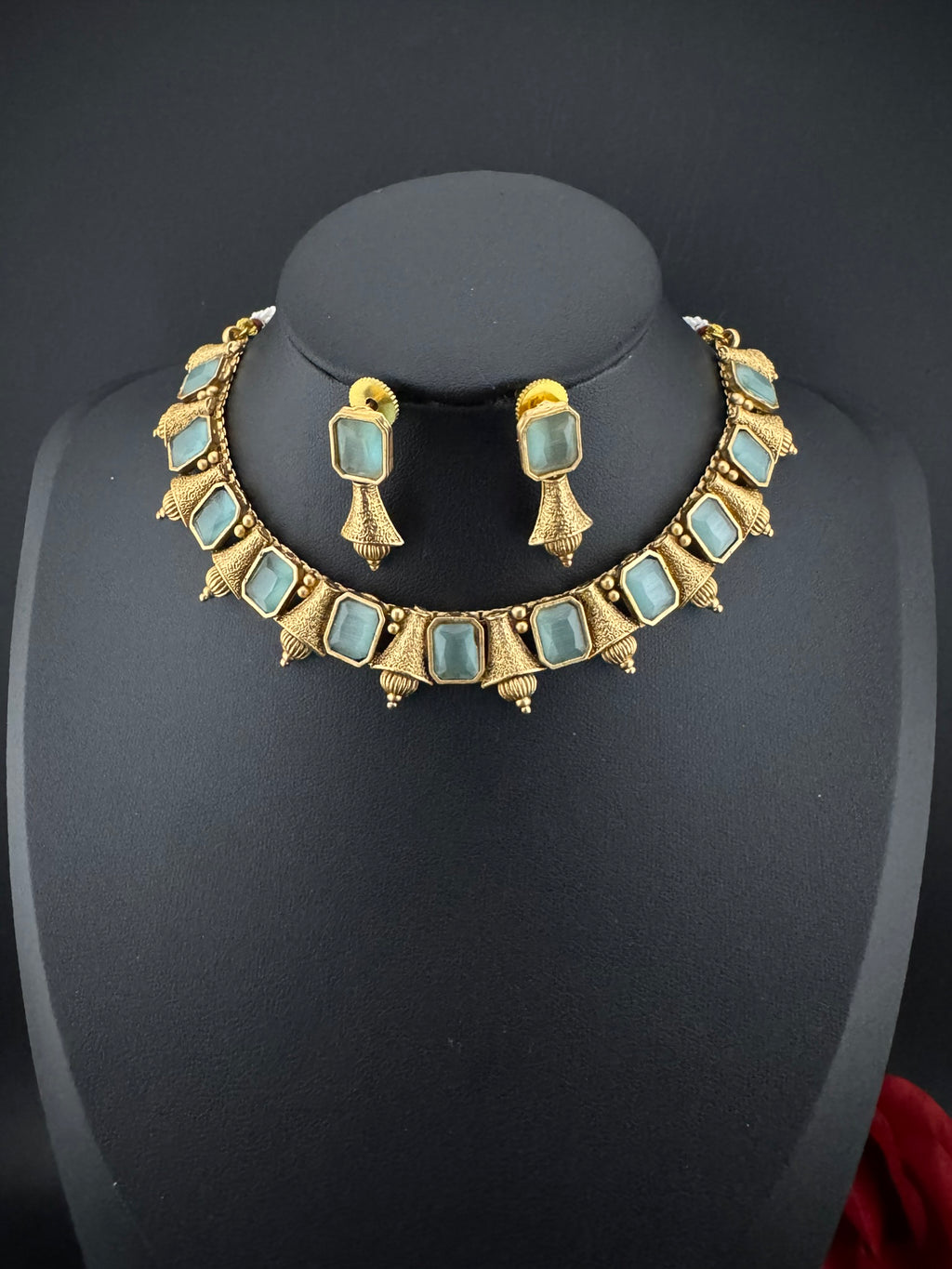 Premium Quality Traditional matt Gold and stones sleek Necklace with earrings/Indian necklace set/sleek lightweight necklace set/Gold Plated