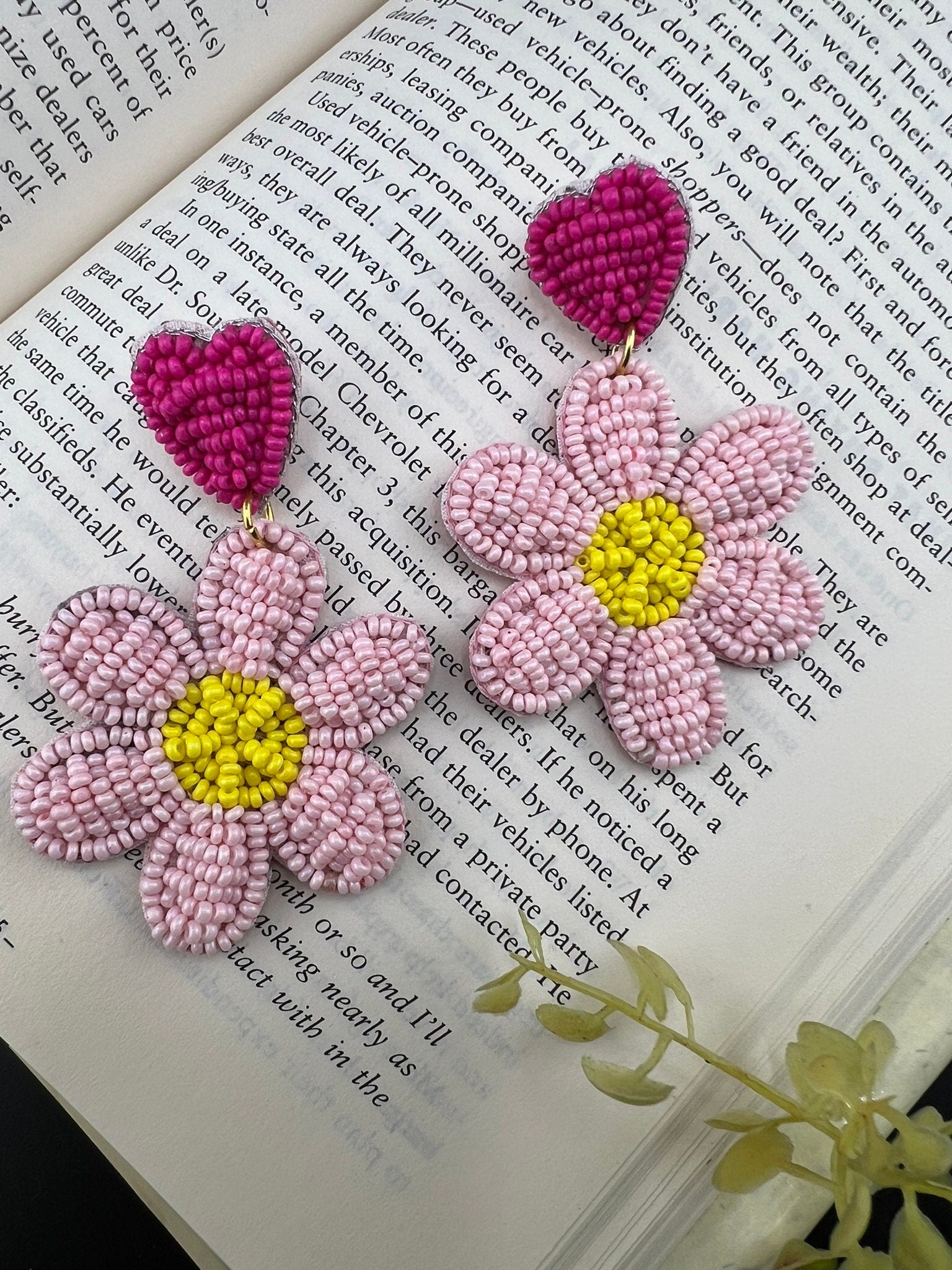 Beaded Baby Pink and Magenta Flower quirky earring/Handmade earring/Statement Earring/Boho Earring/Beaded earring/Ethnic Earring/Valentines