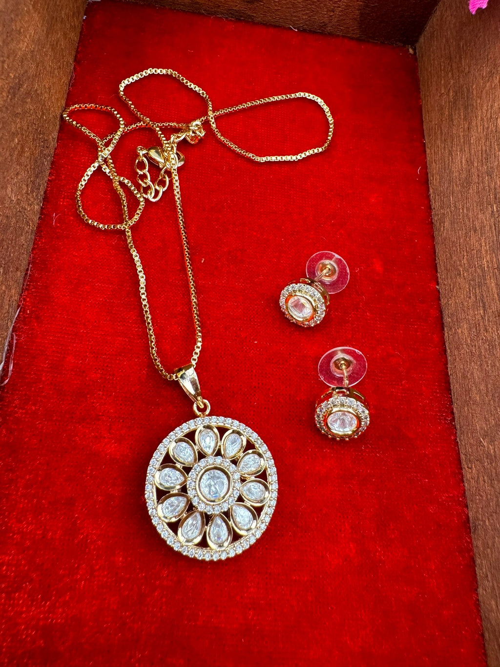 Tyaani Inspired Premium moissanite Kundan, CZ Sleek pendant set with studs/Indian jewelry/silver foil back/Premium Kundan/Bridesmaids gift