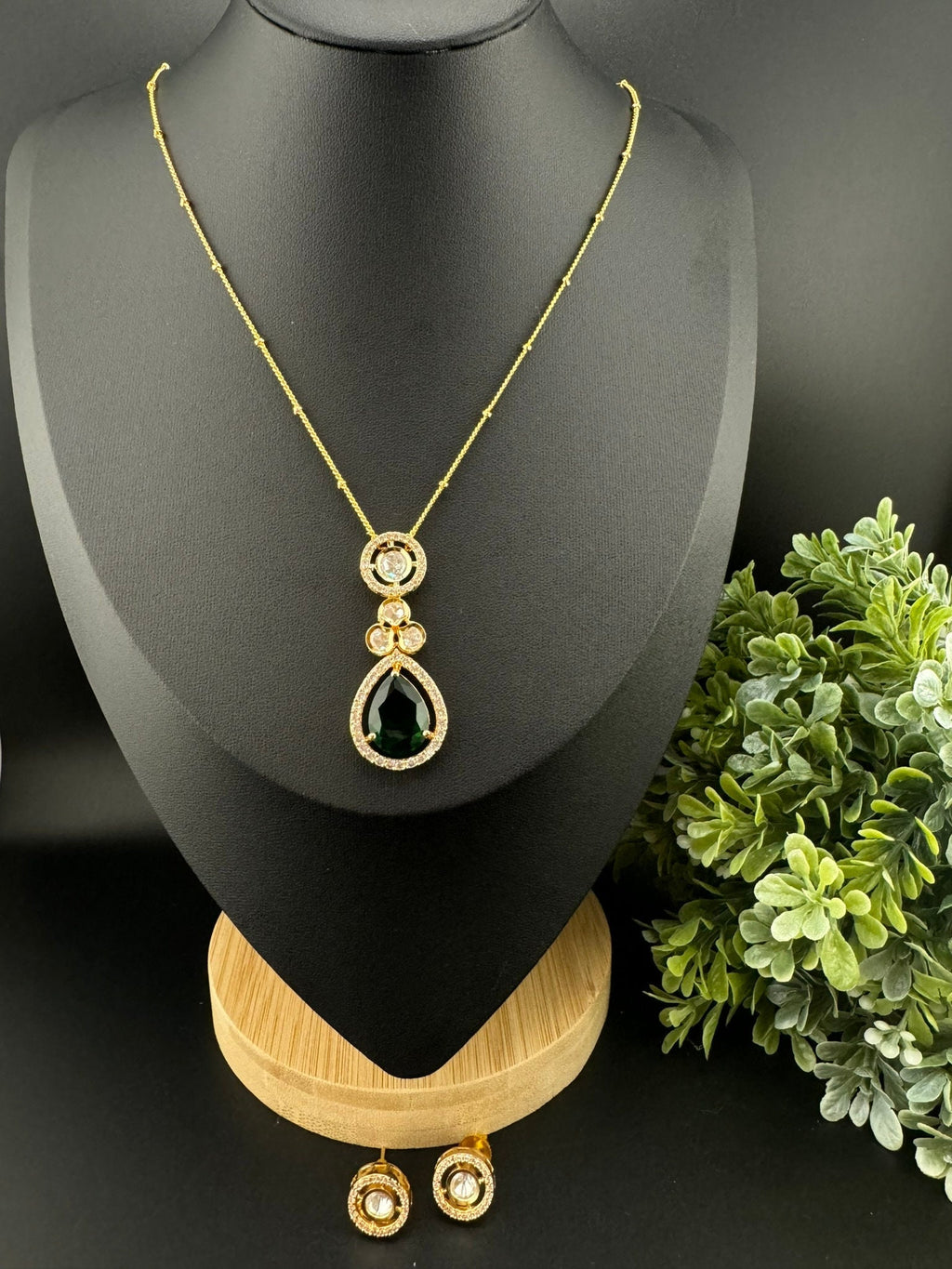 Tyaani Inspired Premium quality moissanite Kundan, CZ Sleek Green pendant set/Indian jewelry/silver foil back/Premium Kundan/Bridesmaid gift