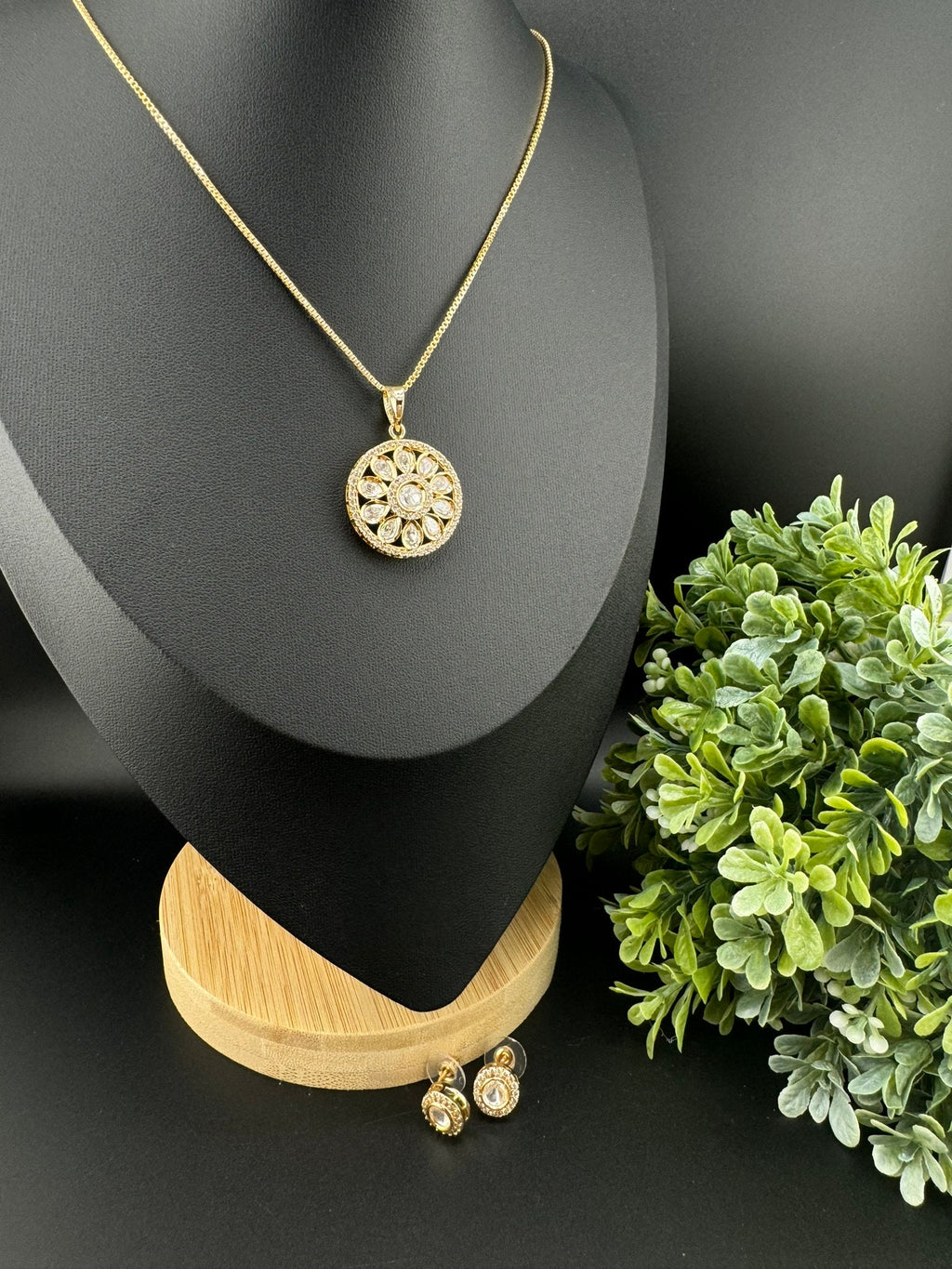 Tyaani Inspired Premium moissanite Kundan, CZ Sleek pendant set with studs/Indian jewelry/silver foil back/Premium Kundan/Bridesmaids gift