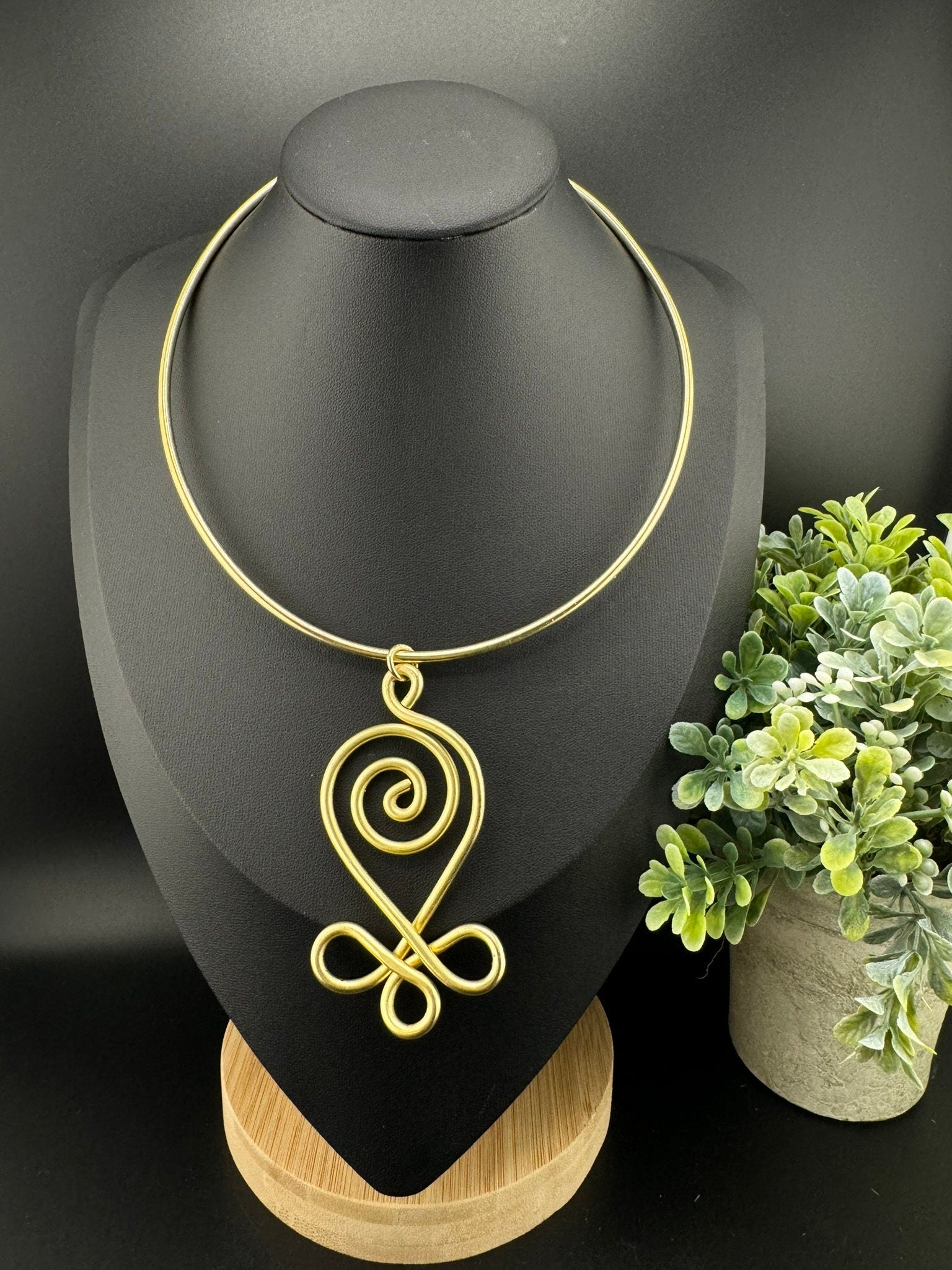 Unique Adjustable gold Hasli necklace with pendant no earrings/Indian jewelry/different necklace/Bridesmaids gift/Indo Western/only necklace