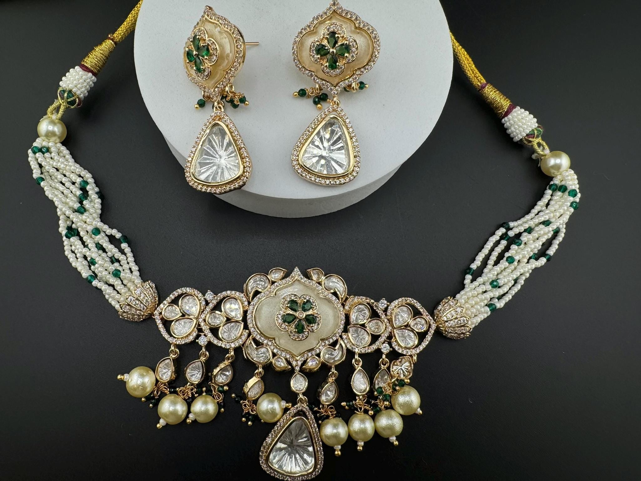 Tyaani Inspired Premium fusion Necklace Choker ser with HQ kundan, Mother of Pearls, pearls