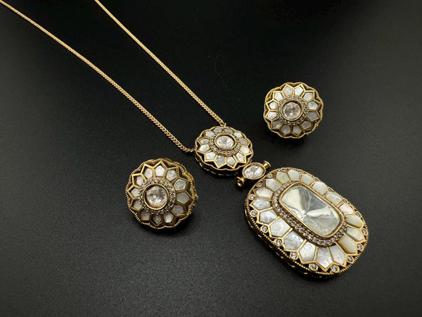 Premium Uncut moissanite, Pachi Kundan, MOP, CZ with Stud earrings is a Designer pendant set/Indian jewelry/Premium Kundan/Bridesmaid gift