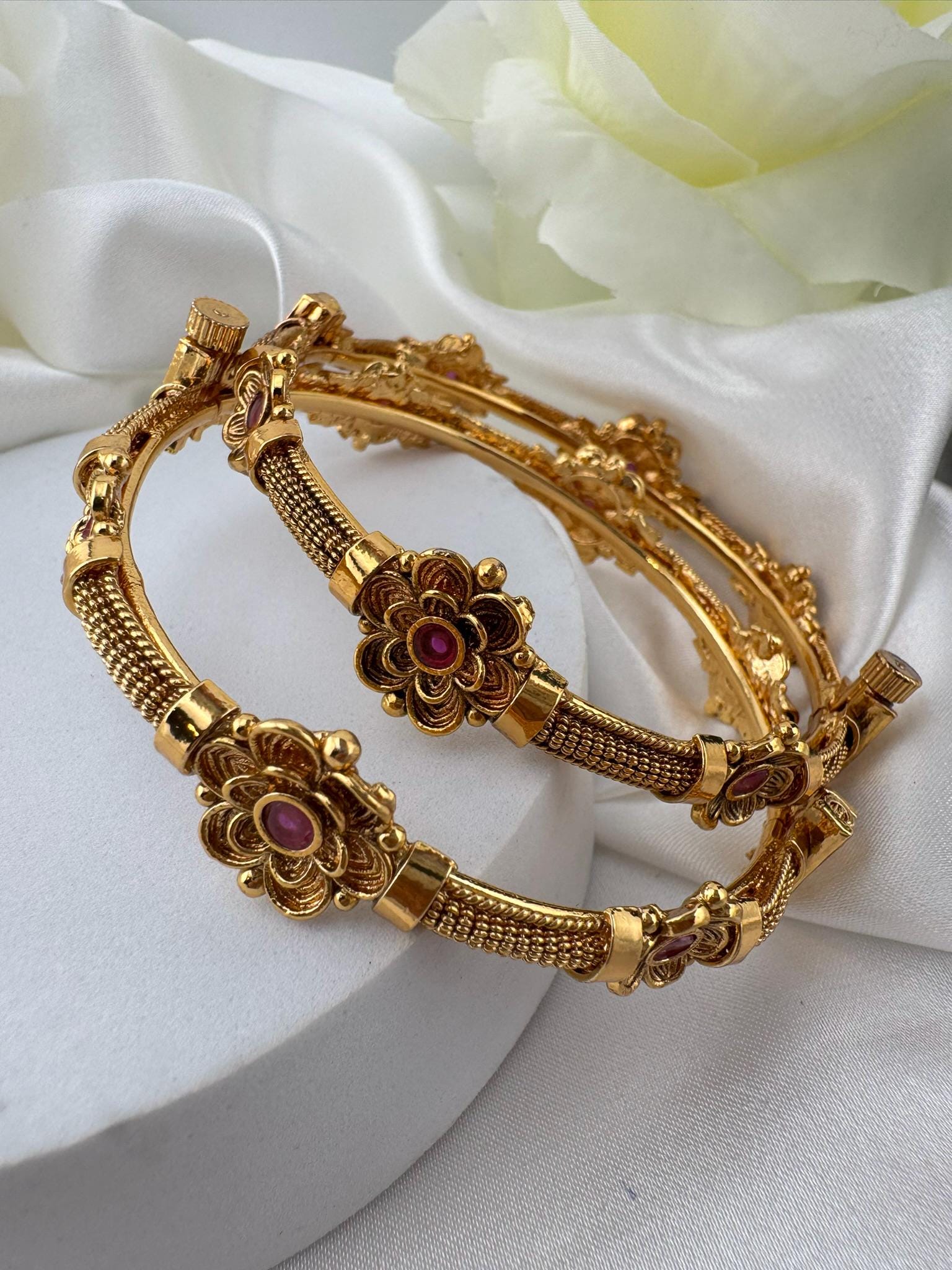 Openable Matt Gold temple motifs is Amrapali inspired Designer bangles set/Indian Kada set/Temple jewelry/Gold Bangles/Rajwadi Bangle